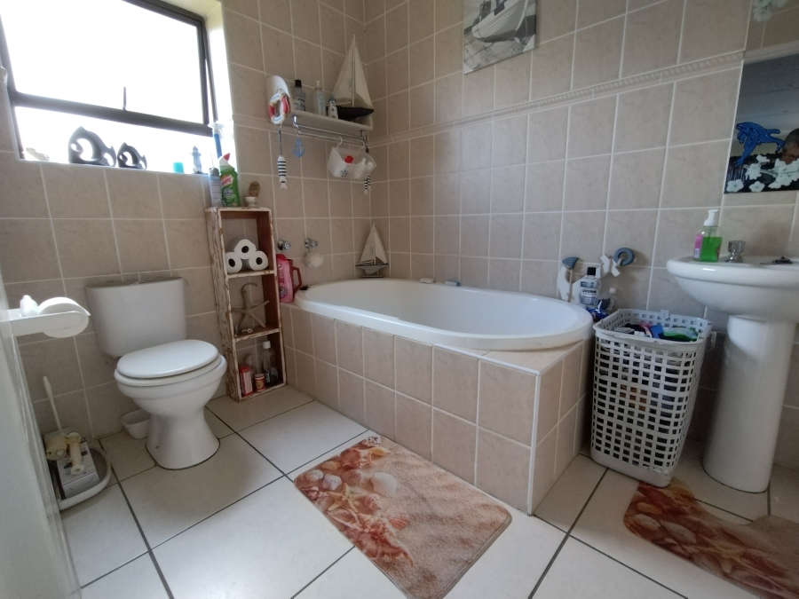 4 Bedroom Property for Sale in Jeffreys Bay Central Eastern Cape